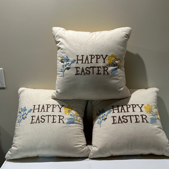 🌸NEW THRESHOLD 3 PIECES DECORATIVE PILLOW 18in x 18 in NEW WITH TAGS. - Picture 1 of 15